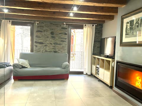 RURAL D'ÀNEU | Mountain house with a fireplace