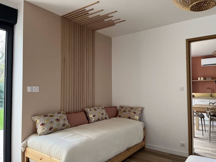 U sobi je dostupan jednostruki krevet (90x200)