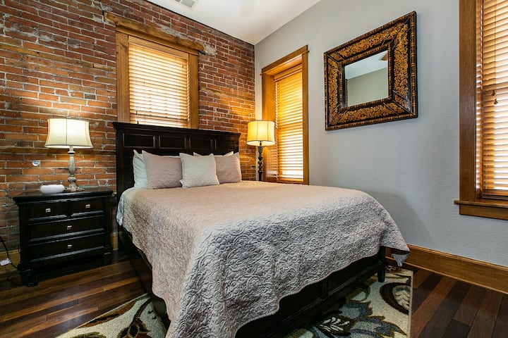 Bedroom with queen size bed, en suite bathroom,tv and closet.