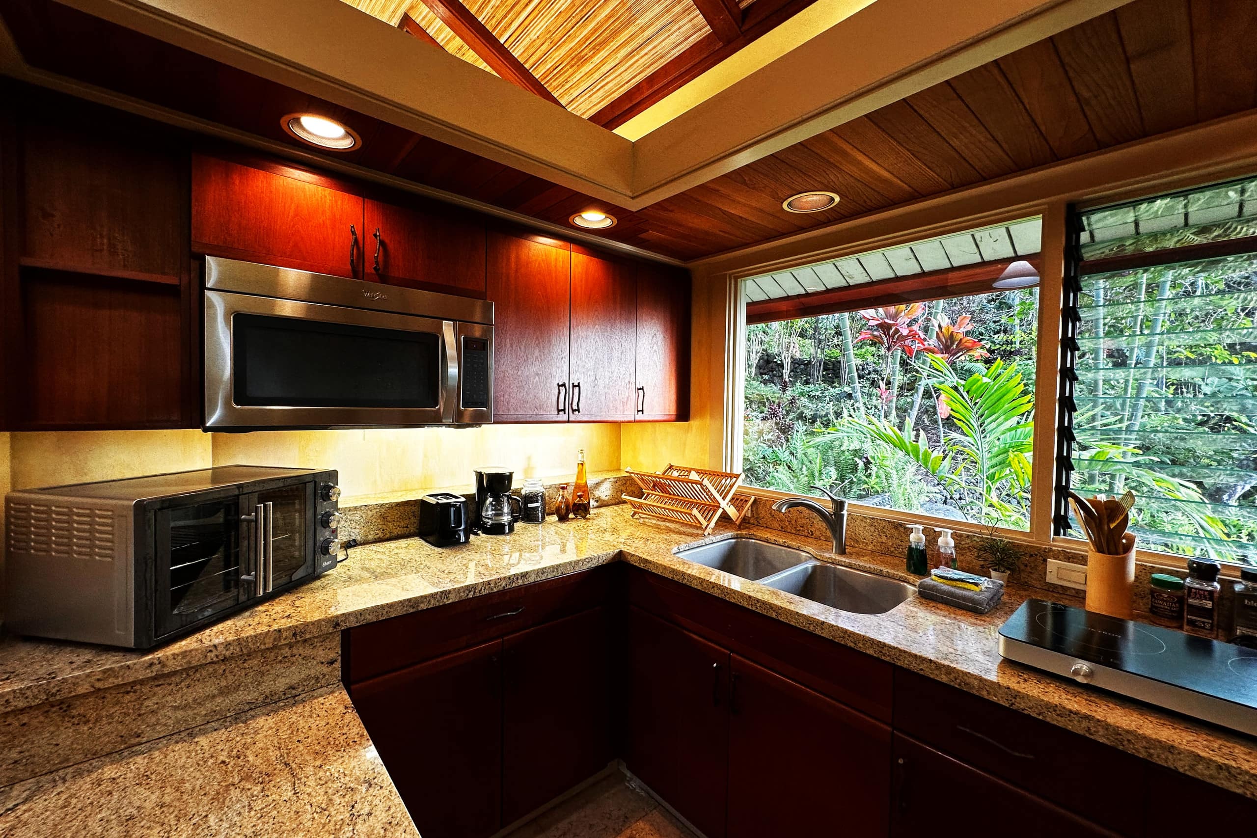 Zen Cozy Private Vacation House - Photo 10