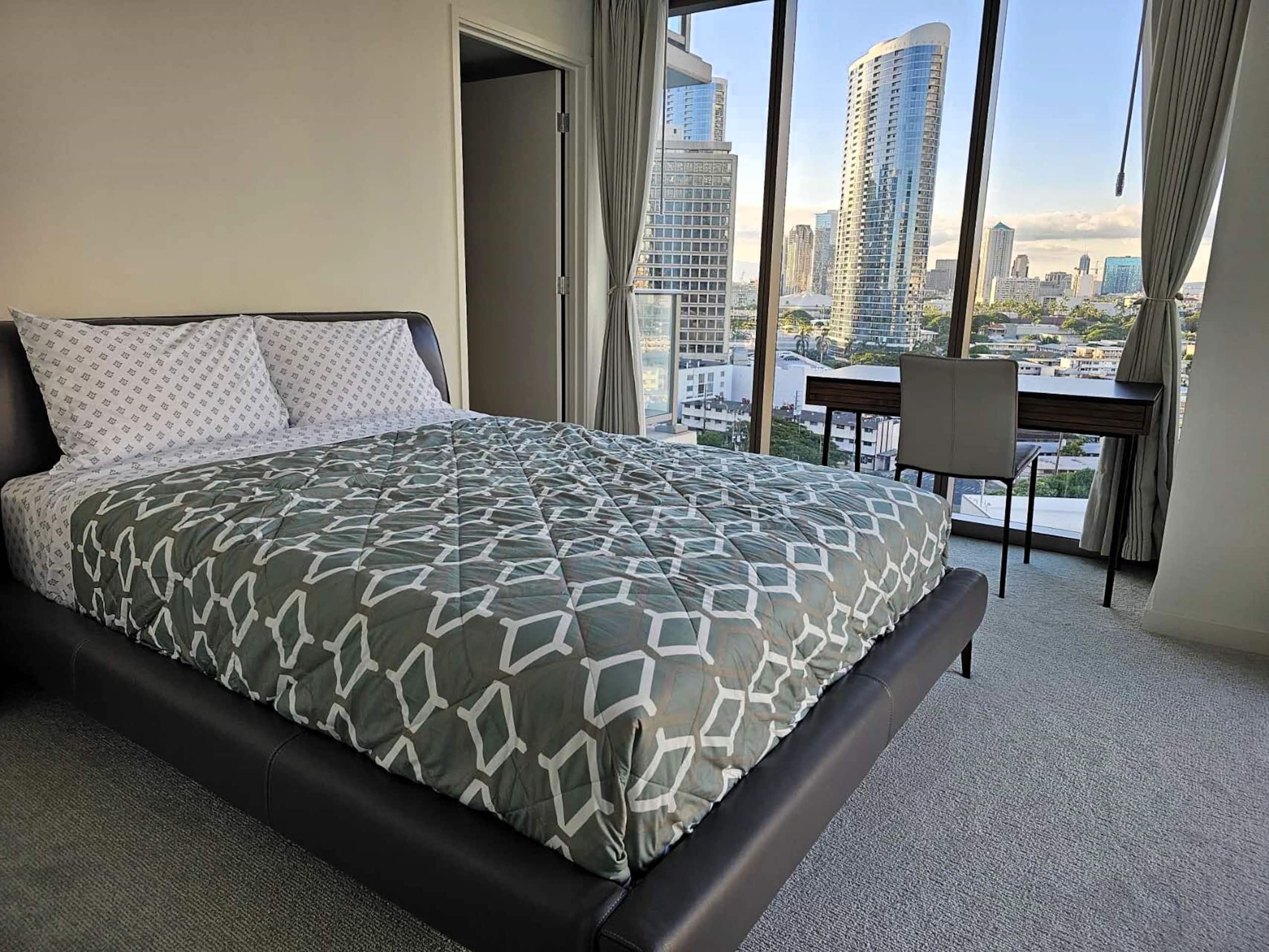 Condo in Honolulu · ★5.0 · 2 bedrooms · 2 beds · 2 baths - Image 5