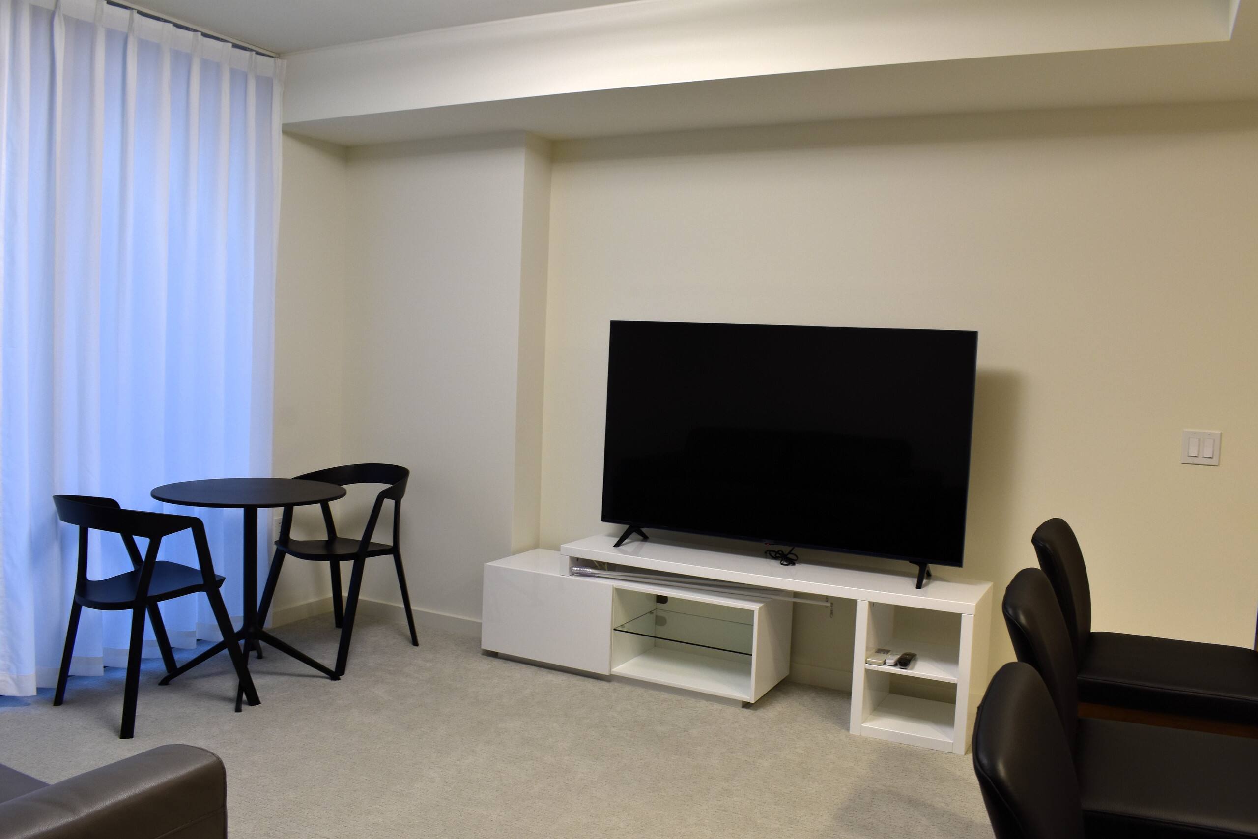 Condo in Honolulu · ★5.0 · 2 bedrooms · 2 beds · 2 baths - Image 3