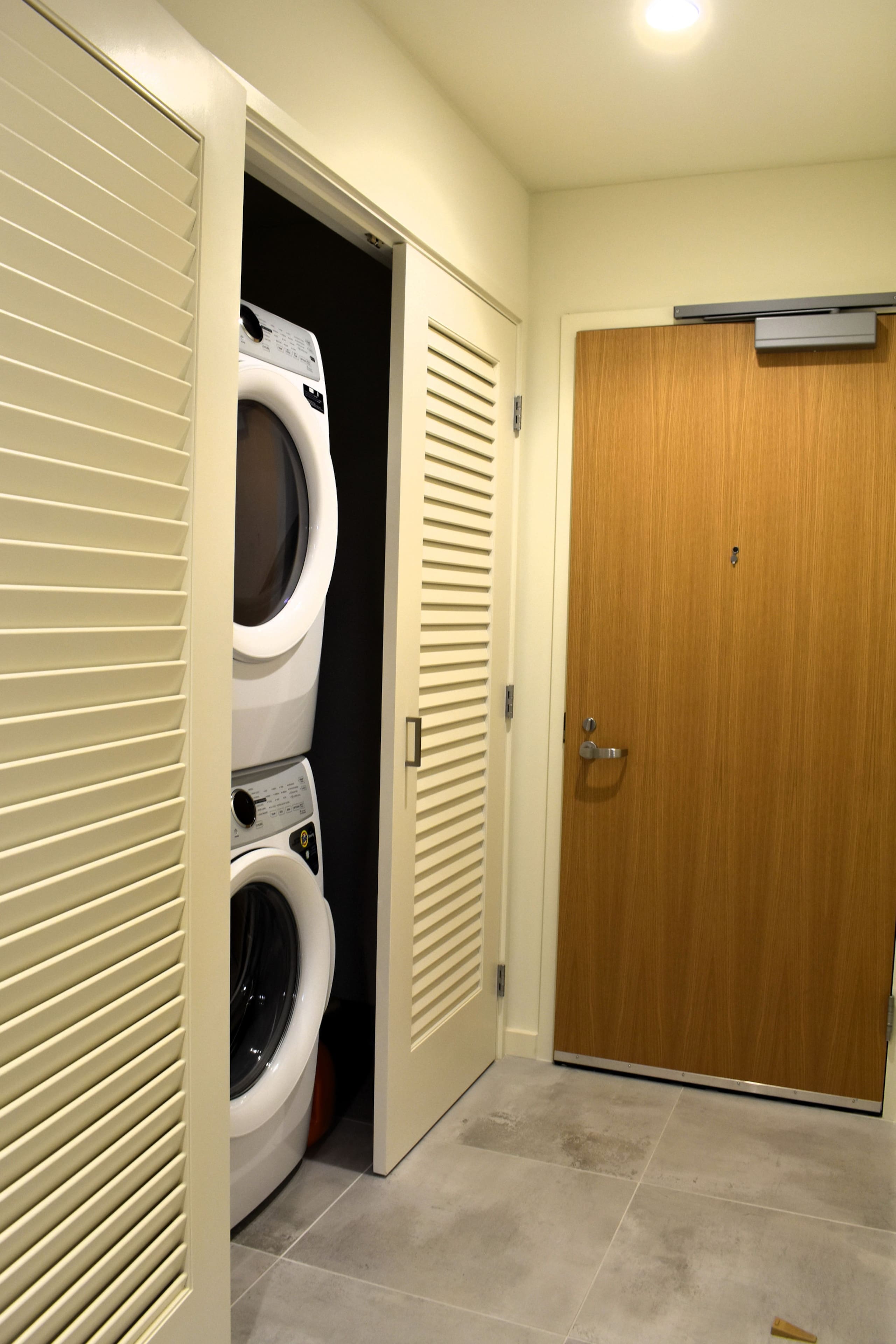 Condo in Honolulu · ★5.0 · 2 bedrooms · 2 beds · 2 baths - Image 10