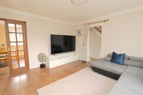 Spacious 3BR Garden Home inc. Parking - Oxford