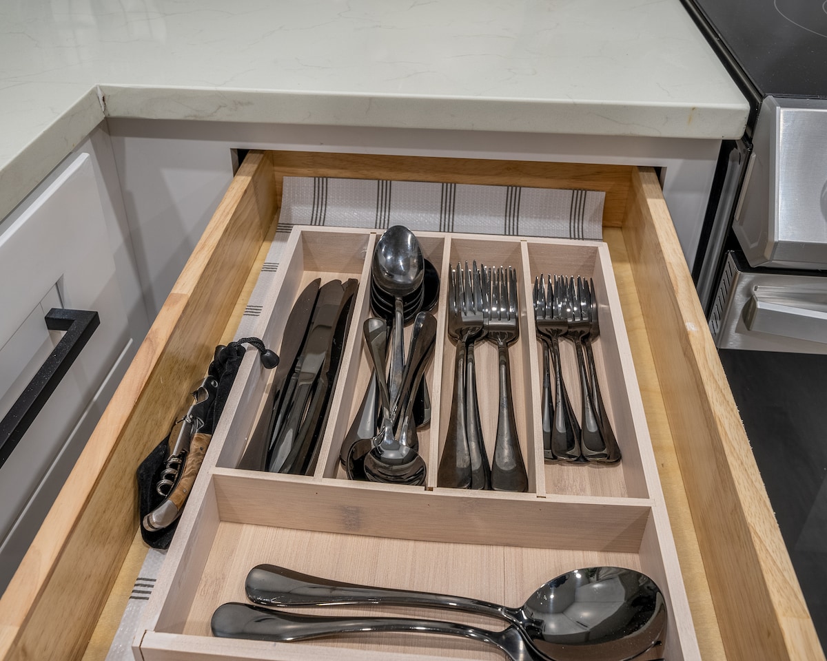 Comfy Rustic Townhouse Close to Lake Lanier