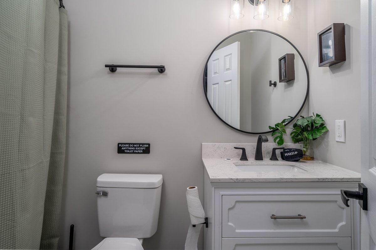 Comfy Rustic Townhouse Close to Lake Lanier