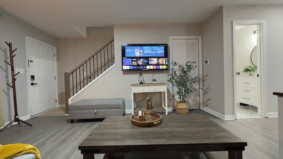 Comfy Rustic Townhouse Close to Lake Lanier