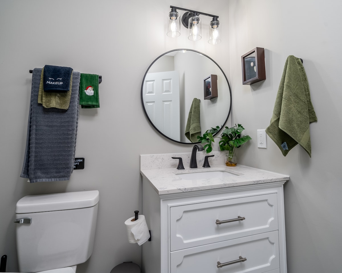 Comfy Rustic Townhouse Close to Lake Lanier