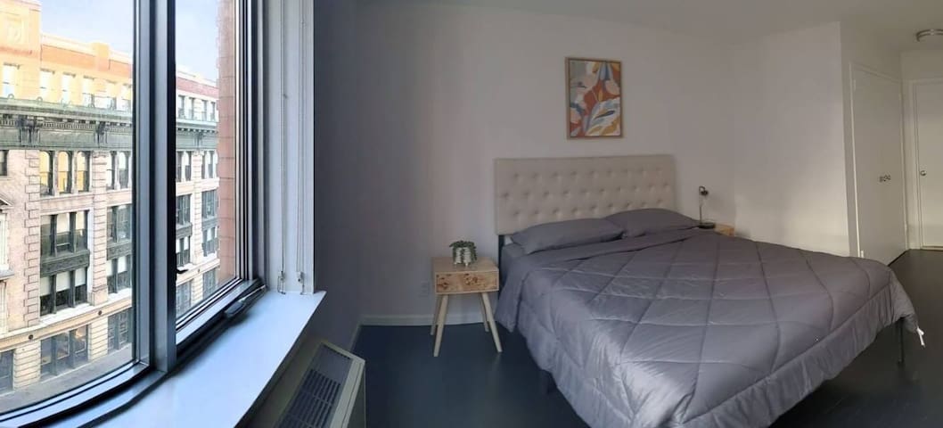 Chelsea Beautiful 2 Bedroom Apt gallery image 4