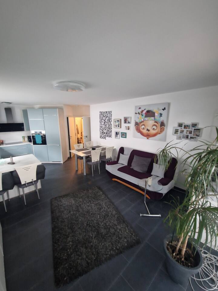 Stilvolle Erdgeschosswohnung Mit Garage, Terrasse - Gladbeck