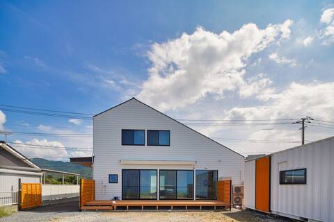 Feel the breeze of the Strait of Shimonoseki at the nearest resort to nature