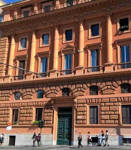 Colosseum Luxury Apartment gallery image 3