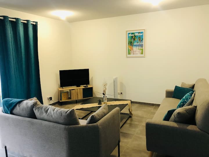 הסלון שלכם לערב משפחתי נעים (סרט טוב יחד, קריאה או משחקי לוח)
הספה הנכונה ניתנת להמרה  ( לילד אחד או שניים או מבוגר אחד)
כולל מצעים וכריות נוספים