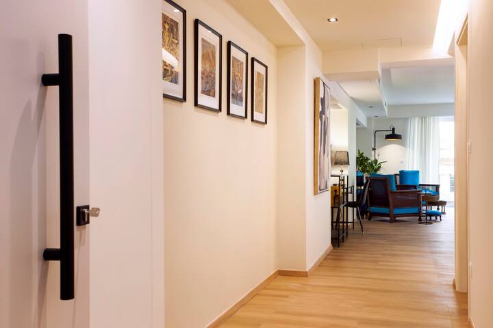 Gracious-With Balcony 2Bd/3Ba Apt – Ideal Location gallery image 4