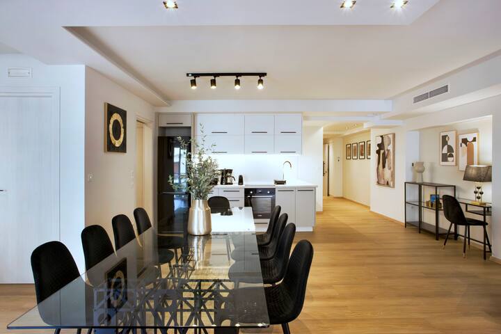 Gracious-With Balcony 2Bd/3Ba Apt – Ideal Location gallery image 3
