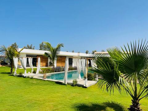 Villa Noflaye, grande piscine, 10 min Saly
