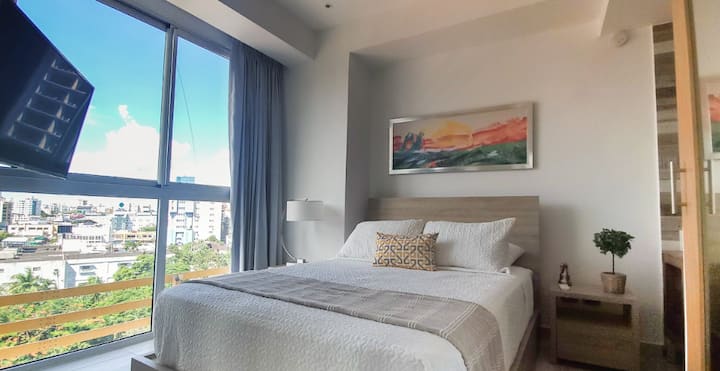 חדר ראשי, מיטת קווין סייז/
חדר שינה ראשי, מיטת קווין סייז.