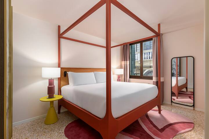 Girasole. Very bright duplex in an Italian palace gallery image 4