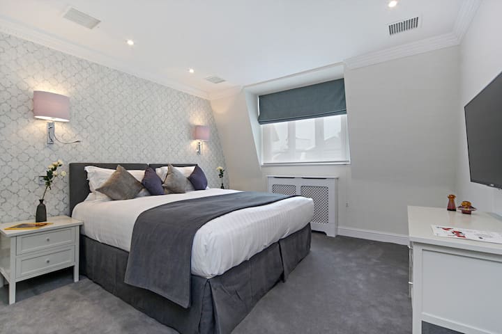 Knightsbridge Luxury 3 Bedroom Penthouse gallery image 5