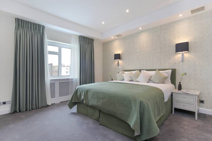 Knightsbridge Luxury 3 Bedroom Penthouse gallery image 3