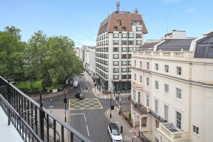 Knightsbridge Luxury 3 Bedroom Penthouse gallery image 2
