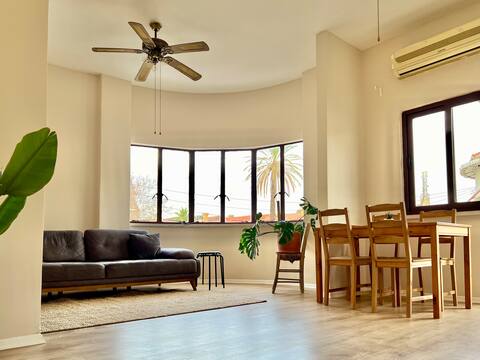 Stylish and Spacious Old City Apartment