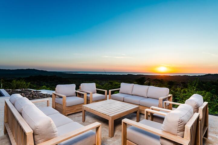 Luxury Ocean View Retreat| Sleeps 16 |Pool/Rancho