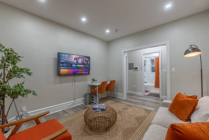 Now or Never! | 50% Off 2Apts | By EWR, Sleeps 12! gallery image 4