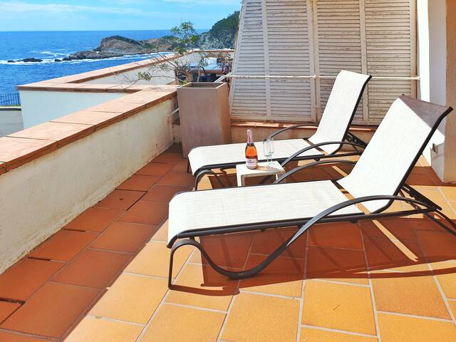 Apartment with private coast in Cap sa Sal Begur gallery image 2