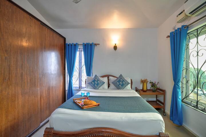 Bedroom 1 image 4