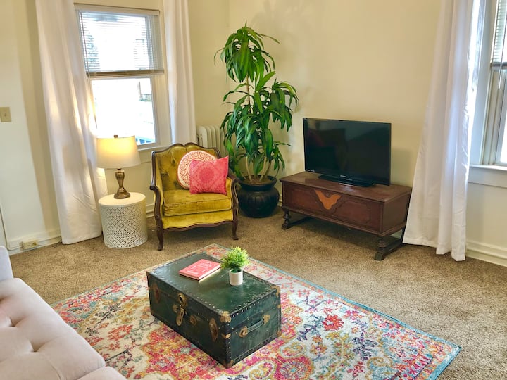 Sunny Walnut Hills Retreat - Dayton, OH