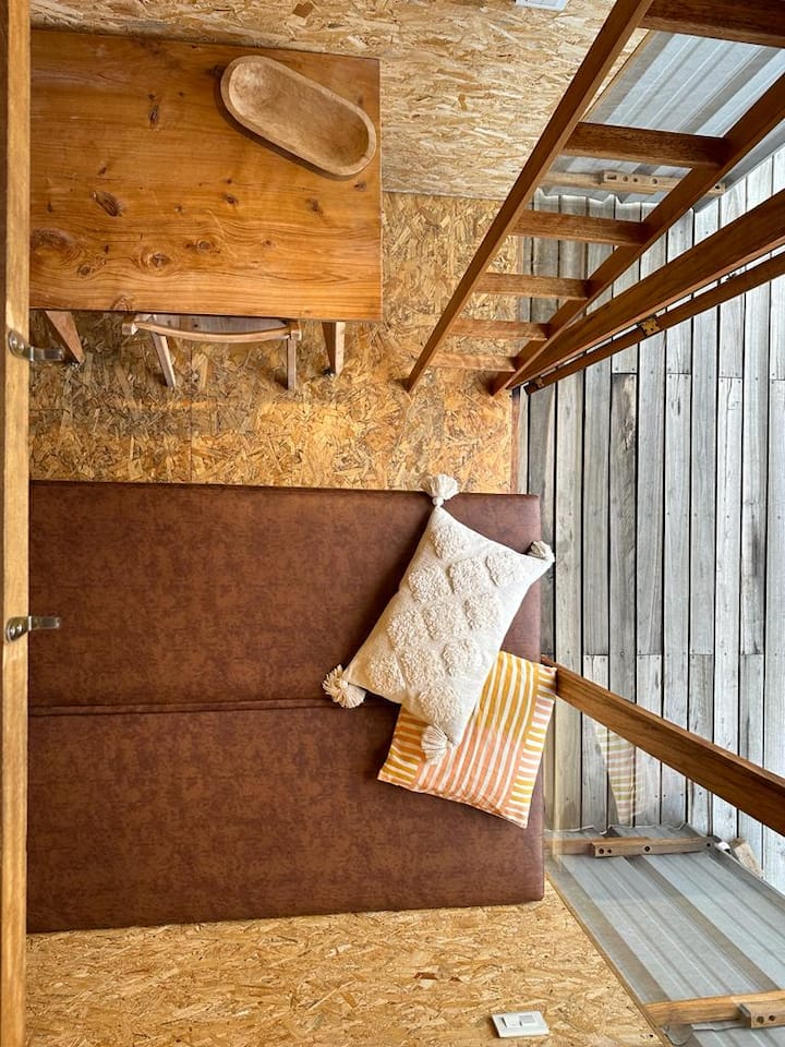 Skyline Tiny House: Cozy Urban Retreat - Quito
