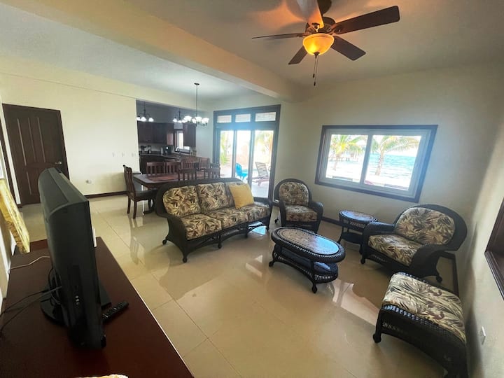 “Pool House” - Oceanfront + Pool Right Out Door - Belize