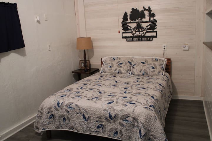 غرفة نوم ملحقة مع حمام داخلي