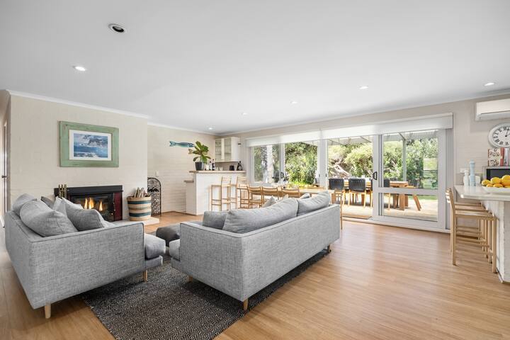 Superb 6 Bedroom Beach Home, Wanda in Portsea gallery image 5