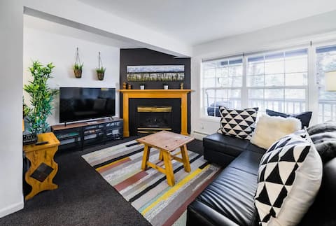 King bed! Accessible downtown 3BR. Minutes to Park