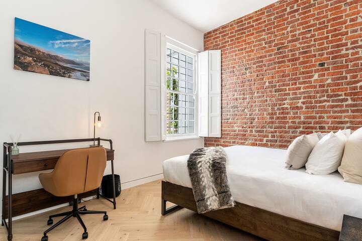 Beautiful City Centre townhouse with private pool gallery image 4