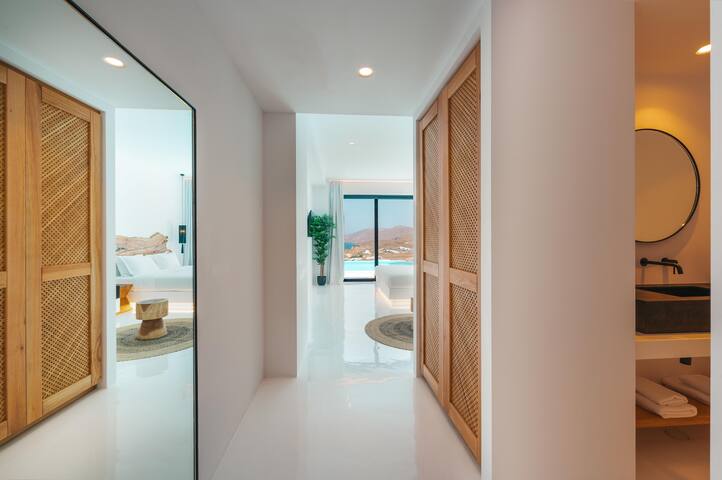 Mega Mansion Mykonos ΙΙ gallery image 5