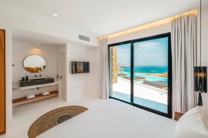 Mega Mansion Mykonos ΙΙ gallery image 2