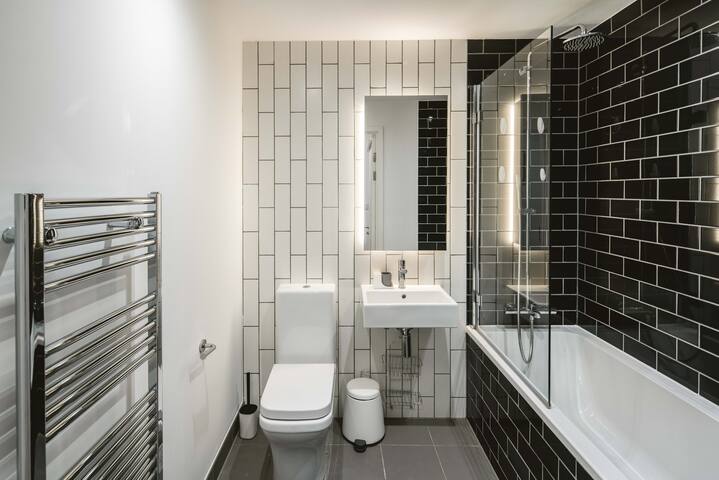 CrestDen – River-view 3BD 2 Bath gallery image 3