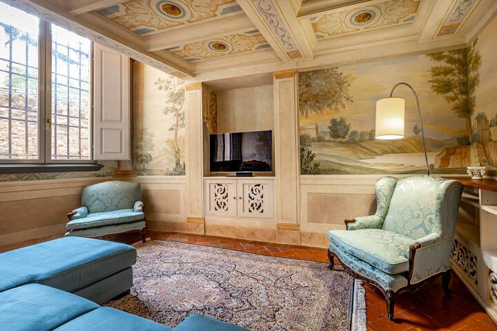 YID luxury near Ponte Vecchio gallery image 3