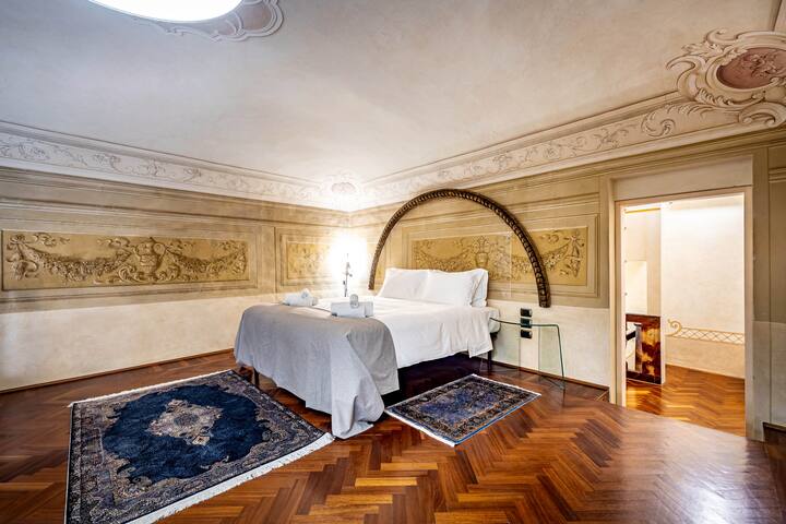 YID luxury near Ponte Vecchio gallery image 4