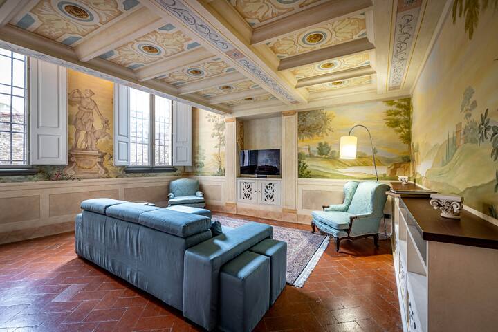 YID luxury near Ponte Vecchio gallery image 2