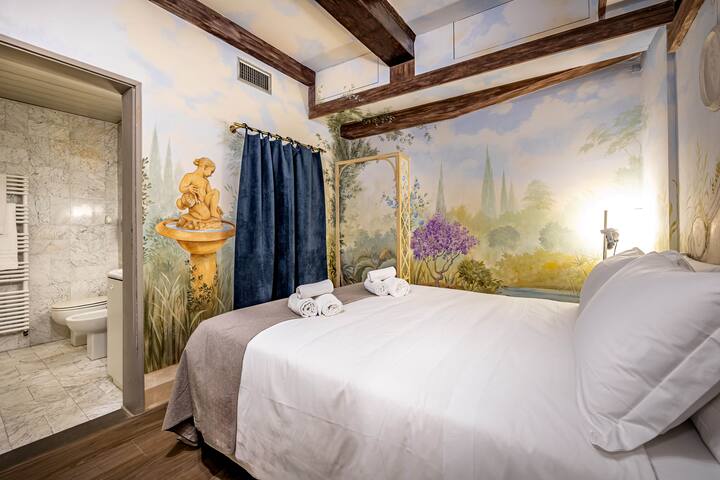 YID luxury near Ponte Vecchio gallery image 5