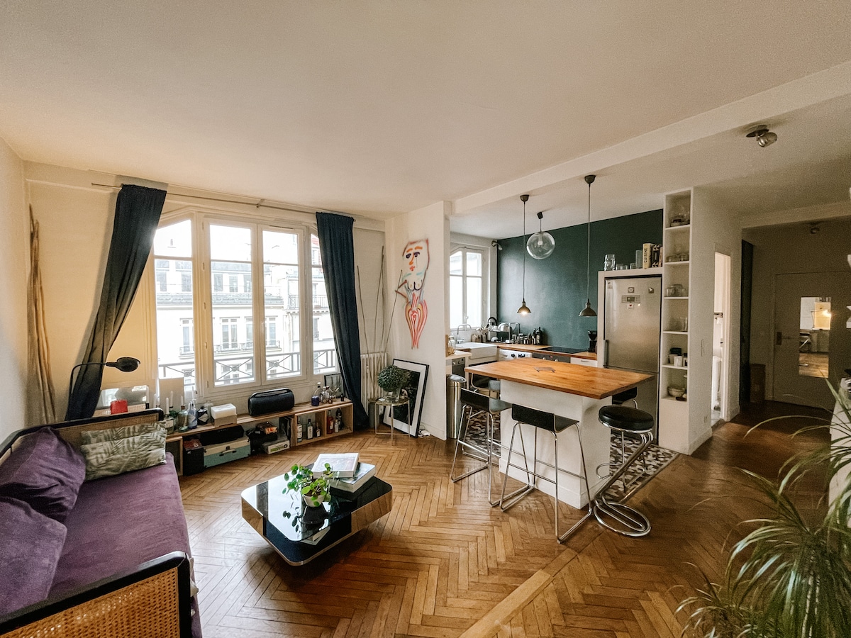 Top performing Airbnb: Loft-style artist studio in central Paris in Paris 10e Arrondissement