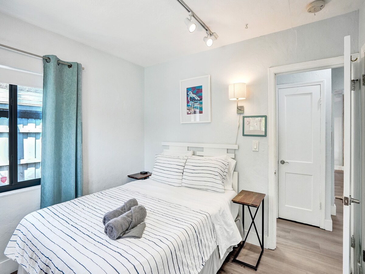 Bedroom with tv, suitcase rack, pack n play 