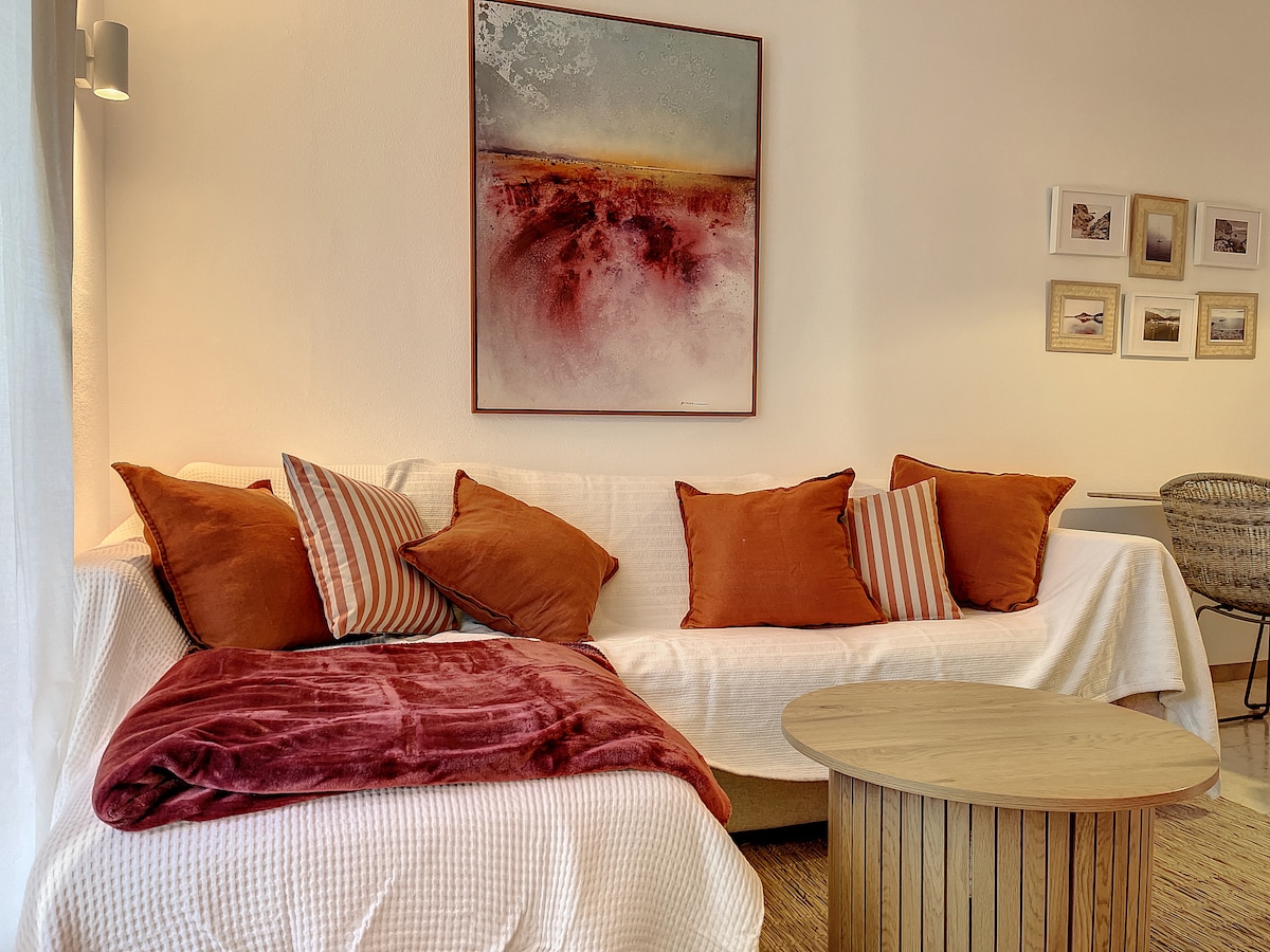 Successful Airbnb property: La Bella Lola House in front of the pool 3 double bedrooms in Torroella De Montgrí