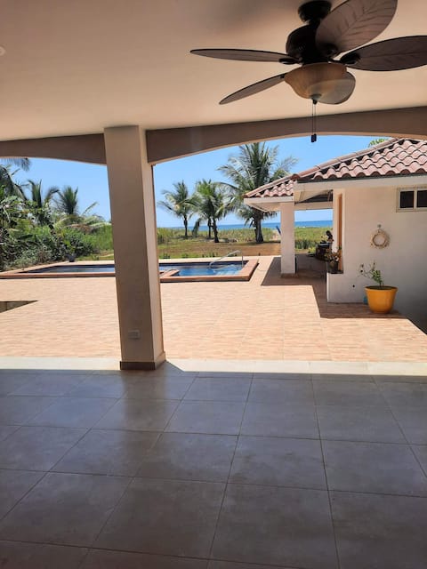 Cozy BchFrt Apt– Pool|Gazebo|Bar