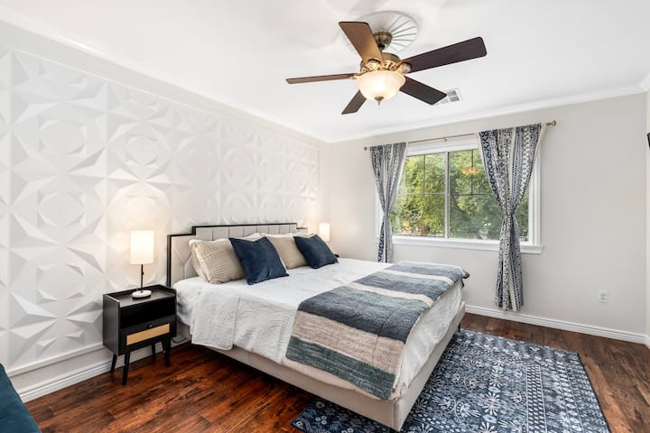 תאהבו את השמיכות הנוספות שלנו. לא תהיה לכם בעיה להירגע אחרי ההרפתקאות שלכם באריזונה.