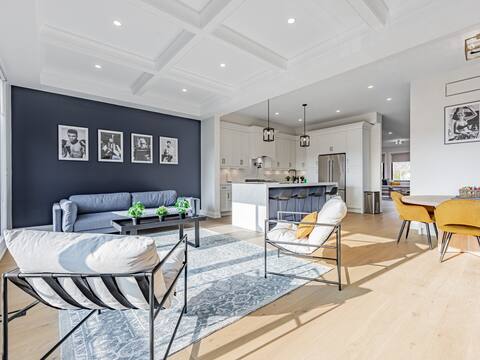 Bright Spacious Sun Filled Oasis